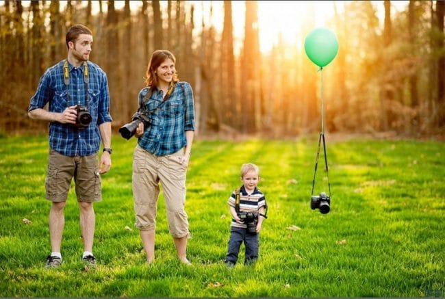 Tiga orang ini mengambil tema foto 'Keluarga Fotografer'