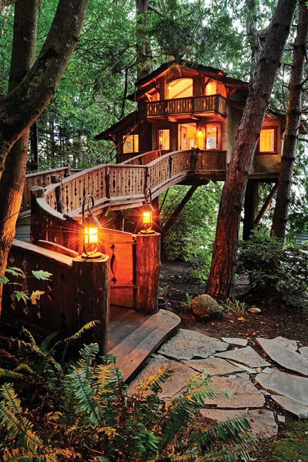 Danilchik Family Tree House di Port Orchard Bay, Washington, USA