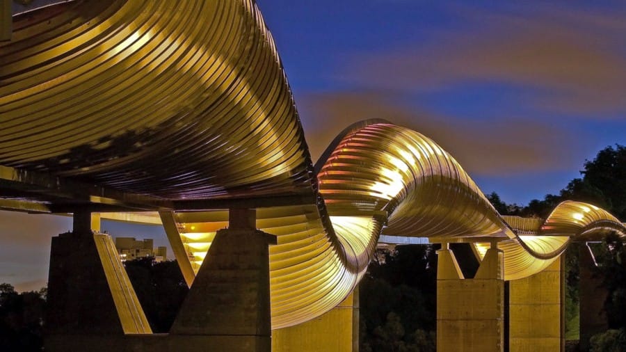 Keindahan Jembatan Henderson Waves