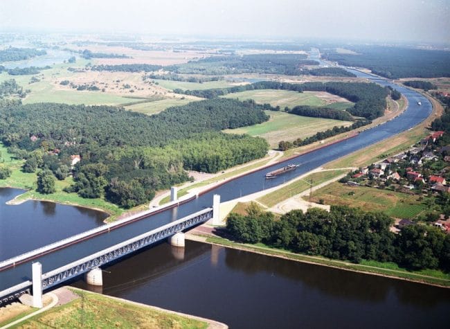 Keindahan Magdeburg Water Bridge