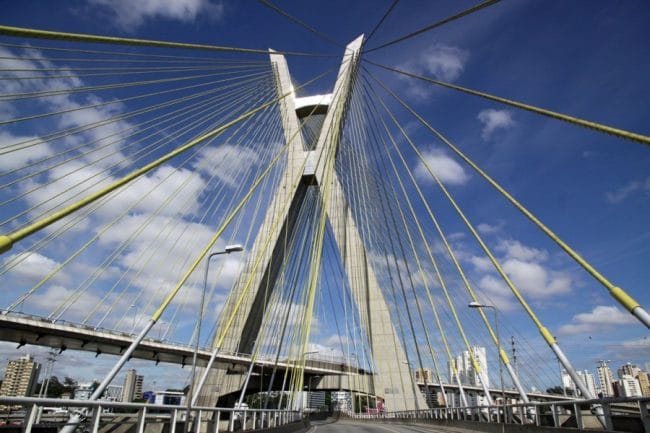 Octavio Frias de Oliveira Bridge si Jembatan X