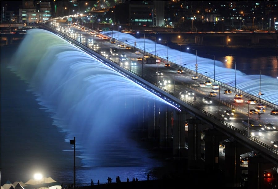 Keindahan Banpo Bridge Rainbow Fountain