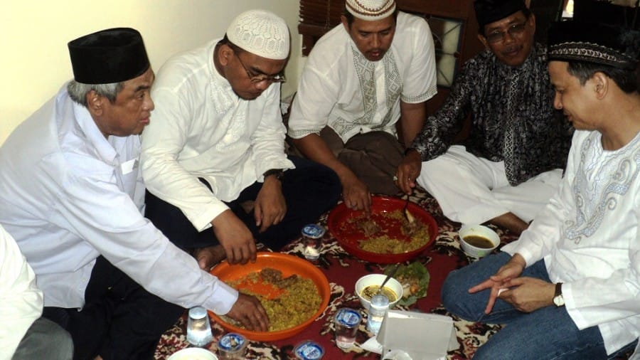 Berbicara saat makan