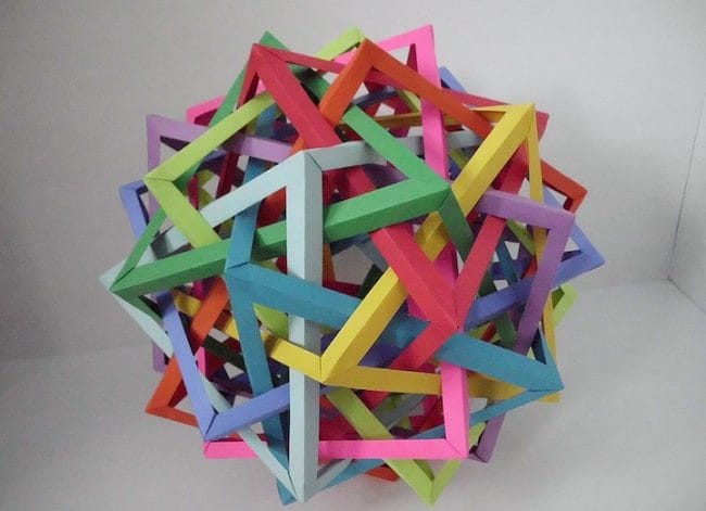 Origami futuristic (segi tiga)