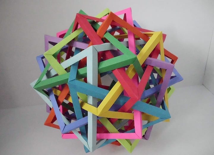 Origami futuristic (segi tiga)