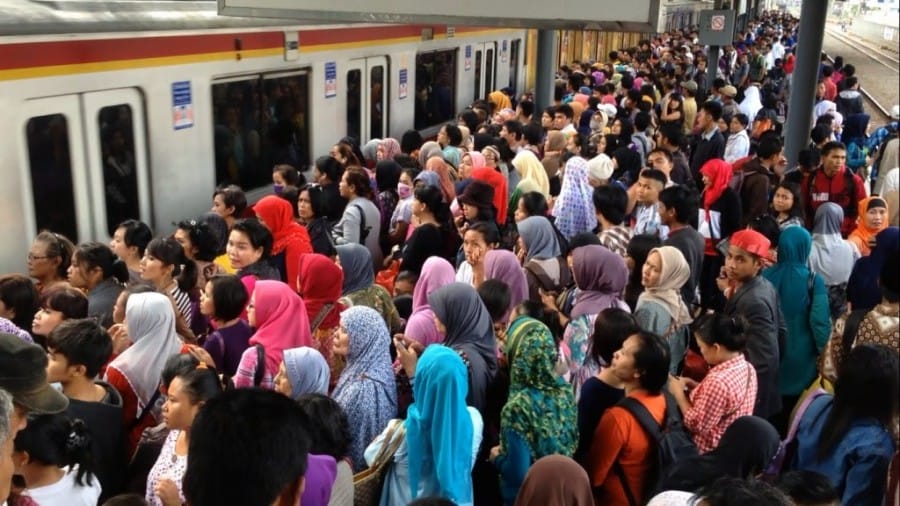 Kemacetan juga terjadi di commuter line