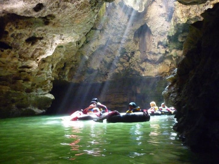 Gua Pindul di Karangmojo, Gunung Kidul, Yogyakarta, Indonesia