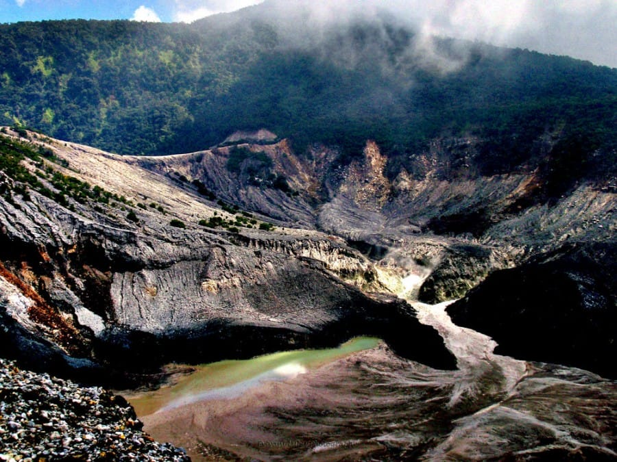 Wisata alam bandung, Gunung Tangkuban Perahu