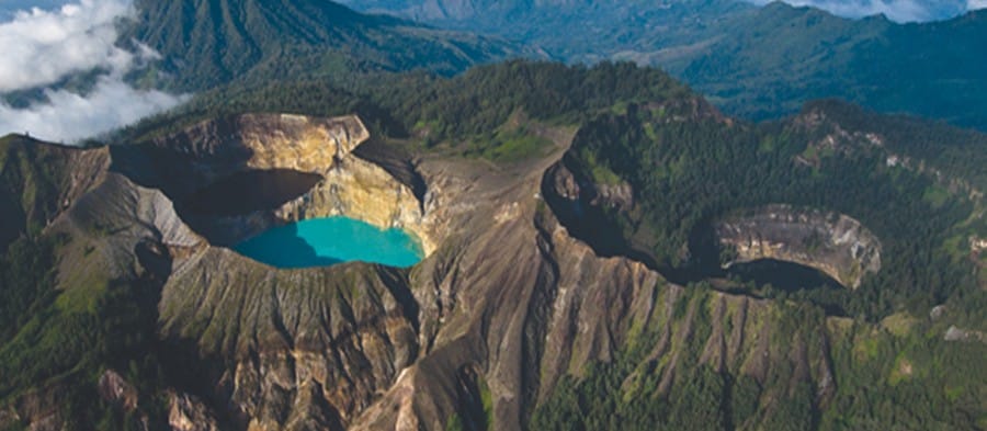 Gunung Kelimutu