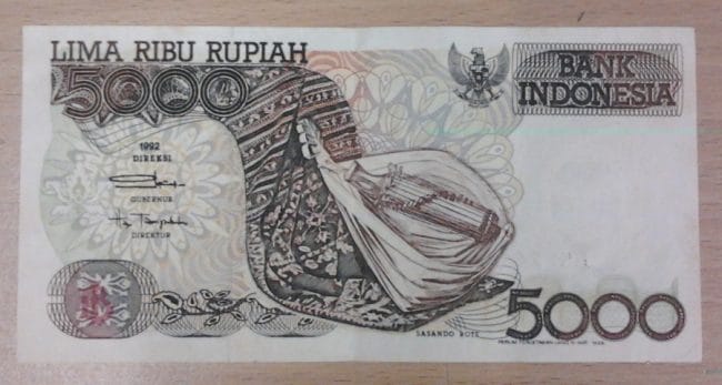 Uang kertas kuno lima ribu rupiah