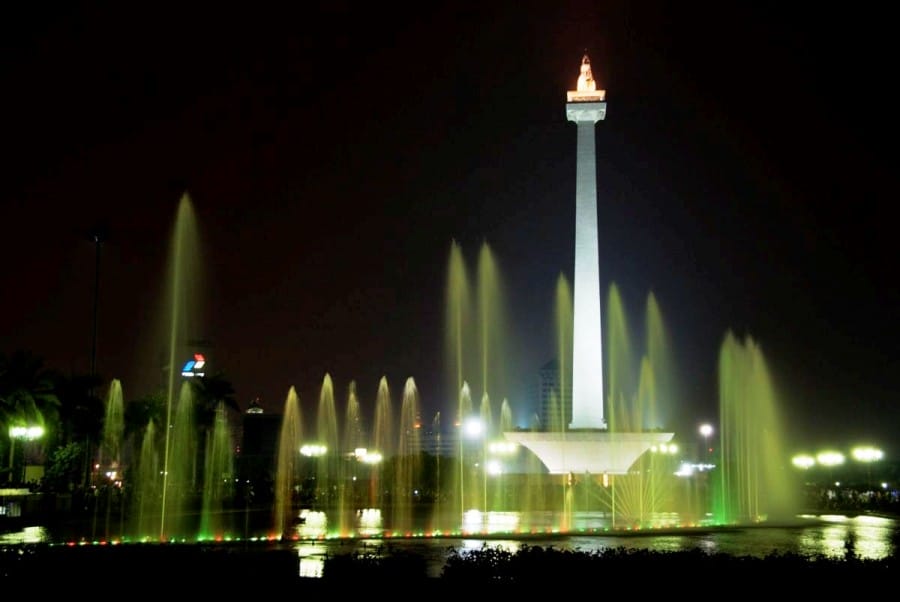 Monas dan Air Mancur