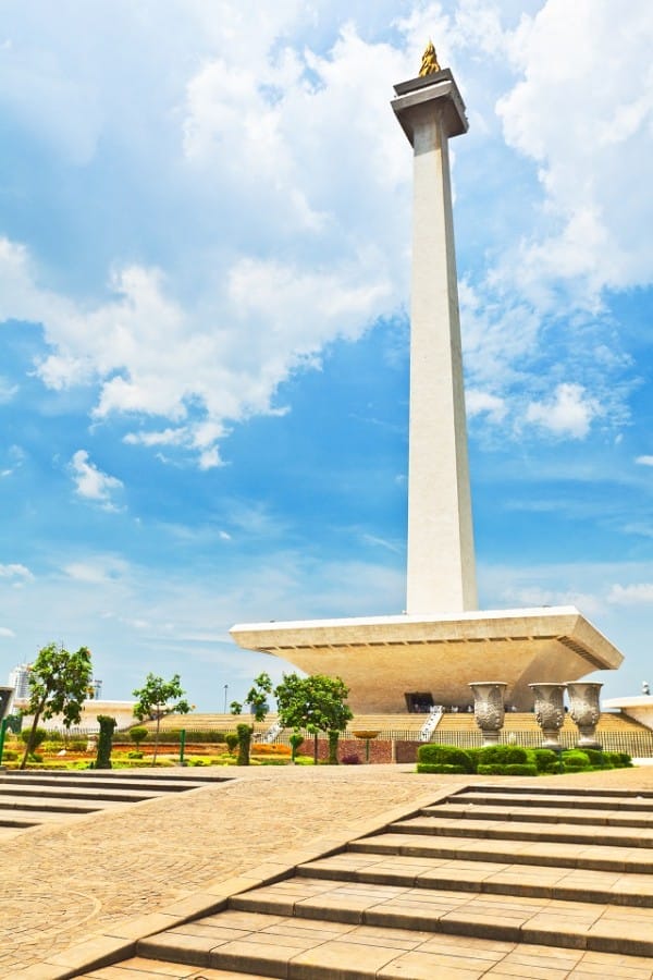 Monas dan tangganya