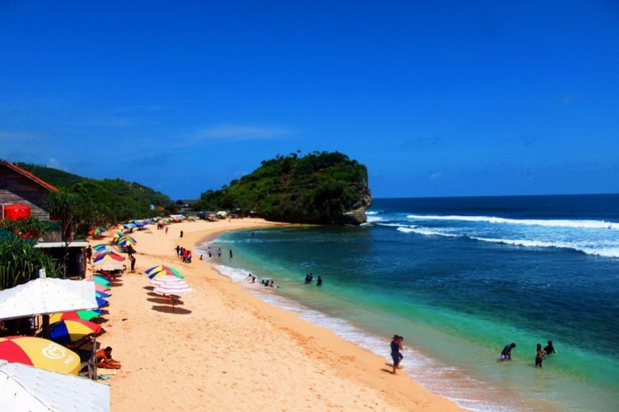 Pantai Indrayanti di Tepus, Gunungkidul, Yogyakarta, Indonesia