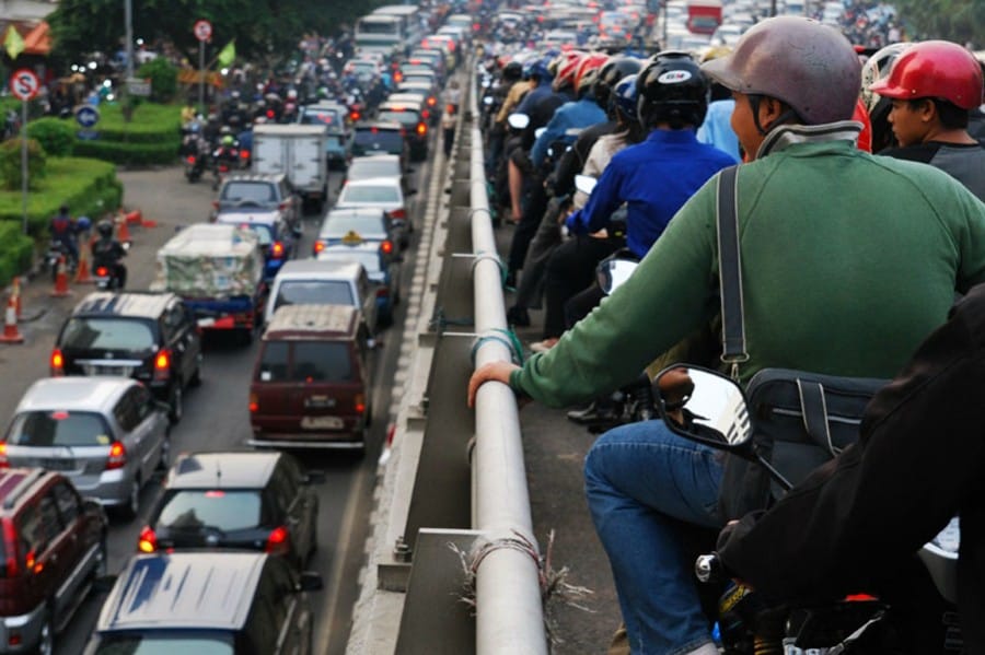 Santai dan tetap berkepala dingin meskipun terjebak macet