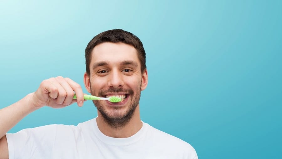 Sikat gigi secara teratur dapat mengurangi bau mulut