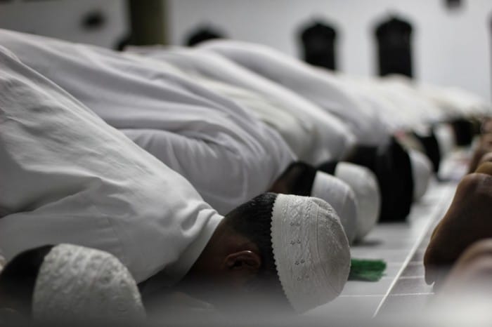 Sujud dalam jamaah salat wajib