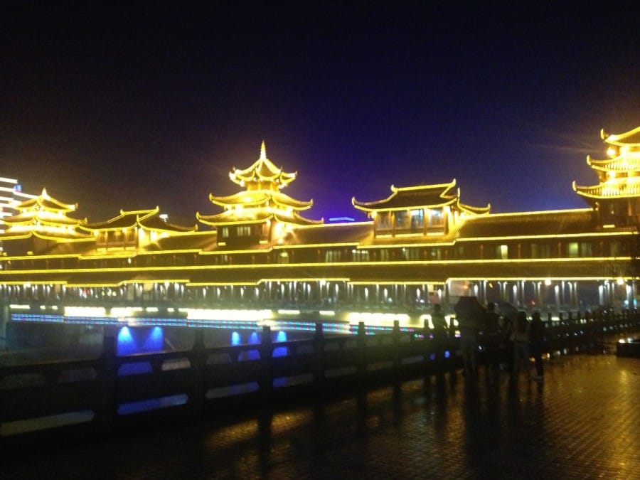 Keindahan Chengyang Wind and Rain Bridge