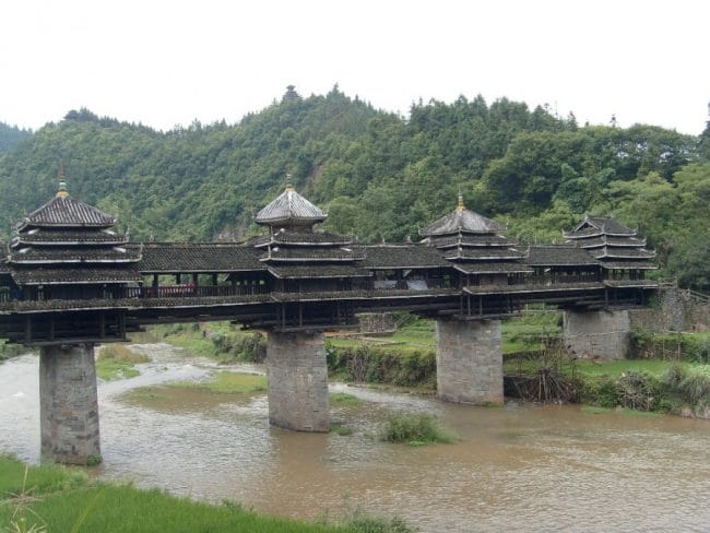 Chengyang Wind and Rain Bridge yang unik