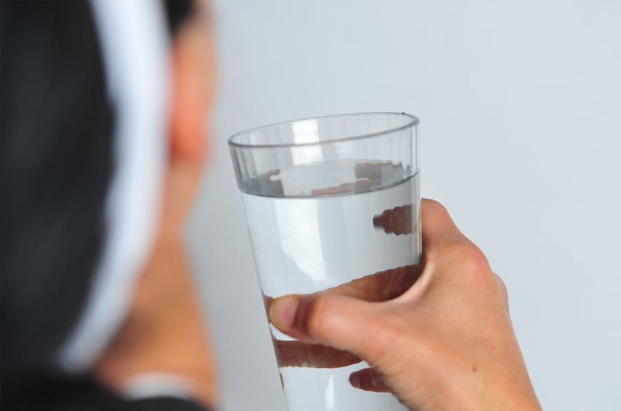 Kurang minum air putih menyebabkan sakit pinggang