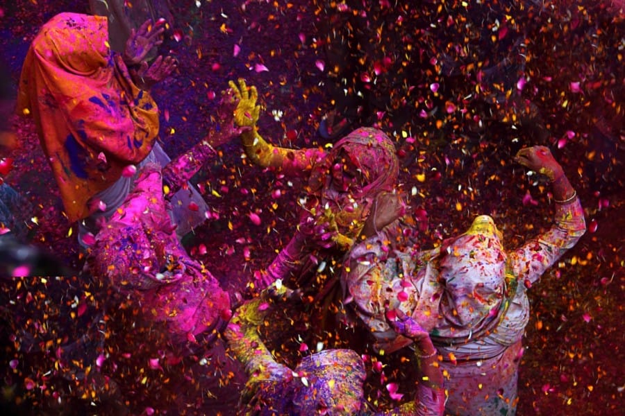 Holi atau Festival Warna Untuk Para Janda di India