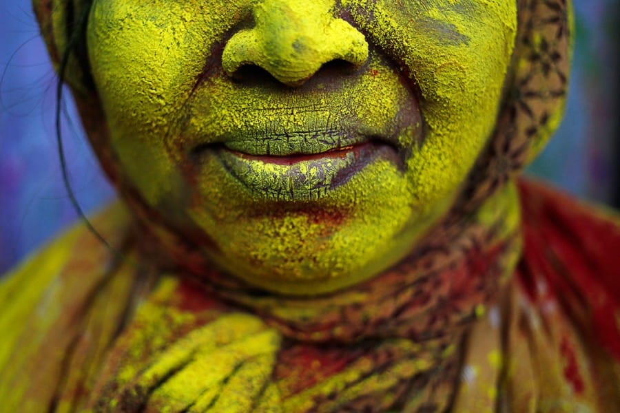 Holi atau Festival Warna Bagi Para Janda