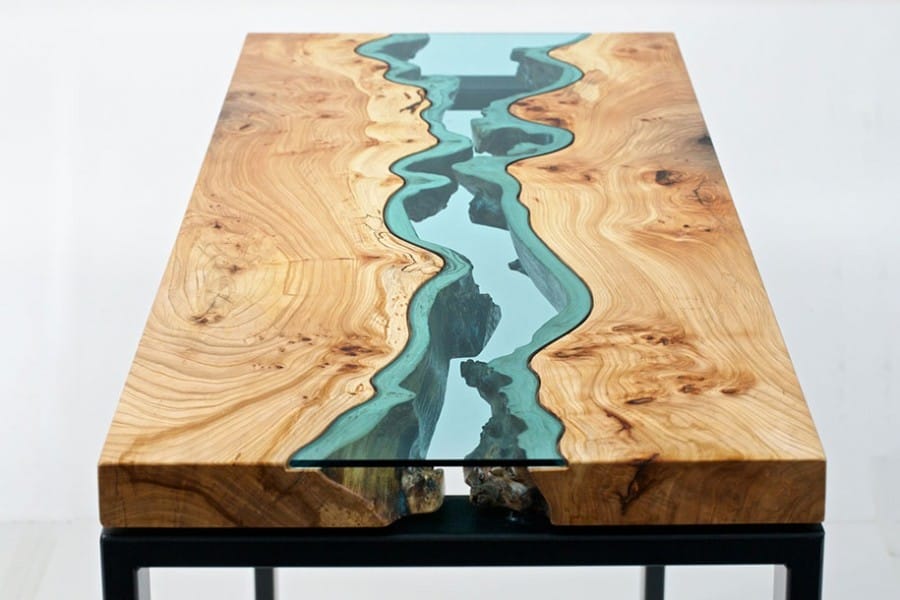 Meja Dengan Aliran Air