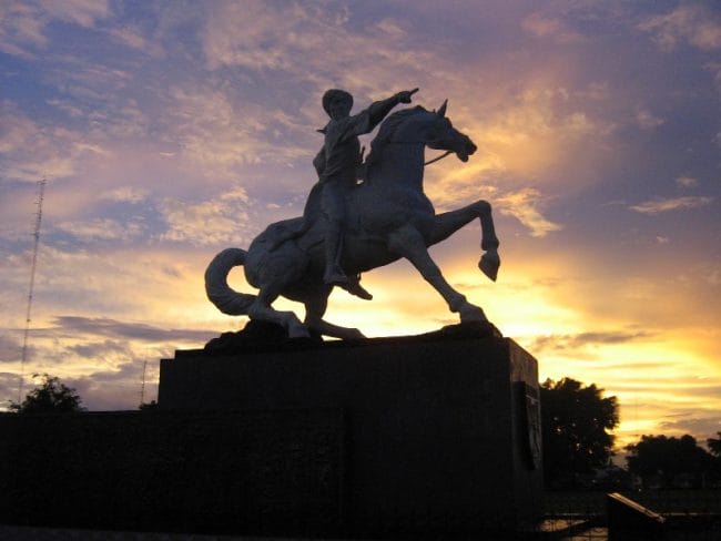 Patung Pangeran Diponegoro berkuda menjadi icon kota Magelang