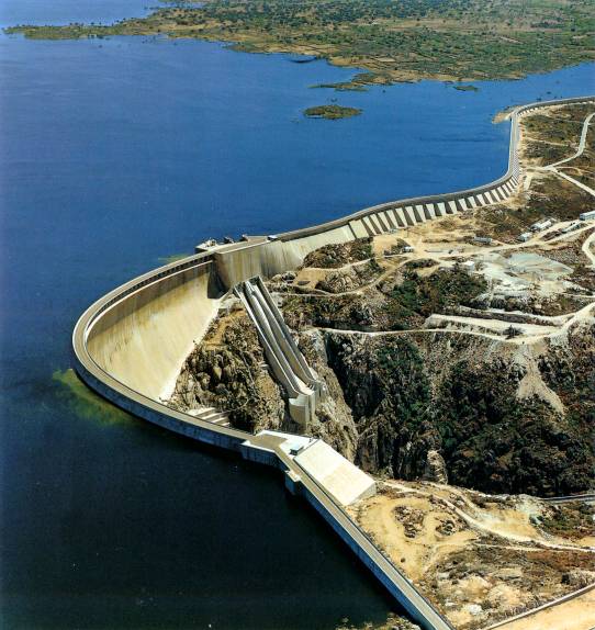 Almendra Dam