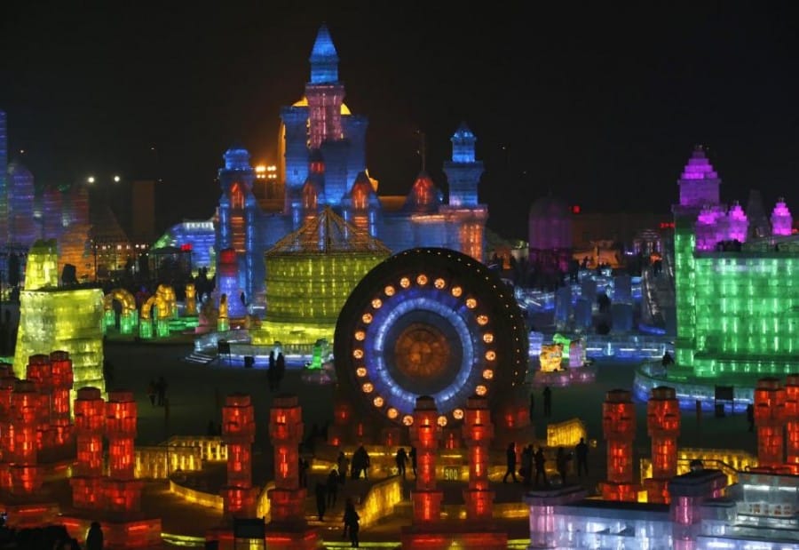 Suasana Malam di festival Es harbin