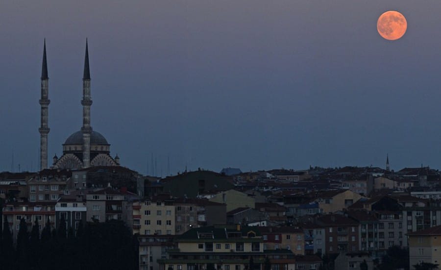 Supermoon di Istanbul