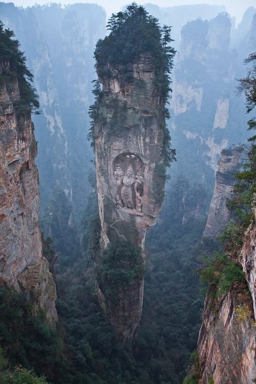 Ukiran Patung Budha di Tebing Bhutan Ukiran Patung Budha di Tebing Bhutan