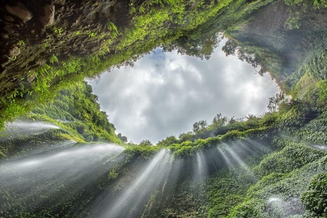 Keindahan Foto Madakaripura dari Bawah Air Terjun