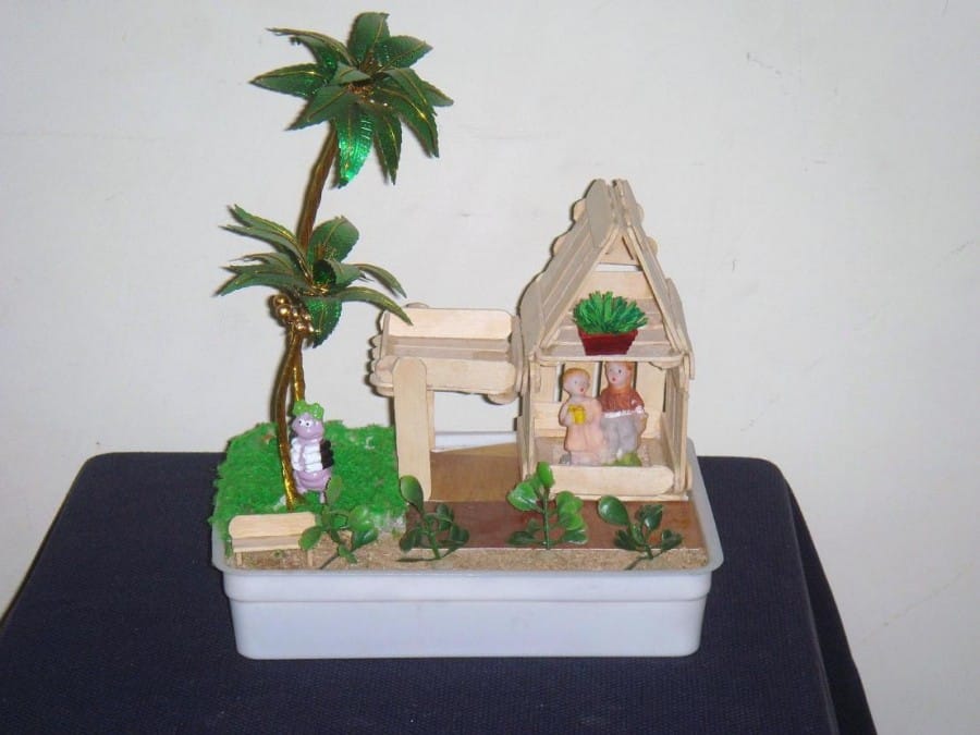 Kerajinan Tangan Miniatur Rumah dari Stik Es Krim