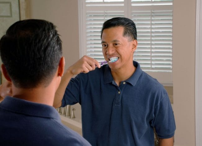 Rajin Menggosok Gigi untuk Menghilangkan Karang Gigi