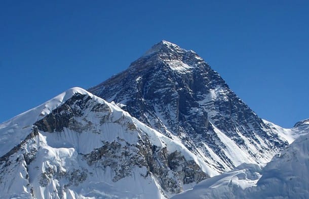 Gunung Everest Merupakan Gunung Tertinggi di Dunia