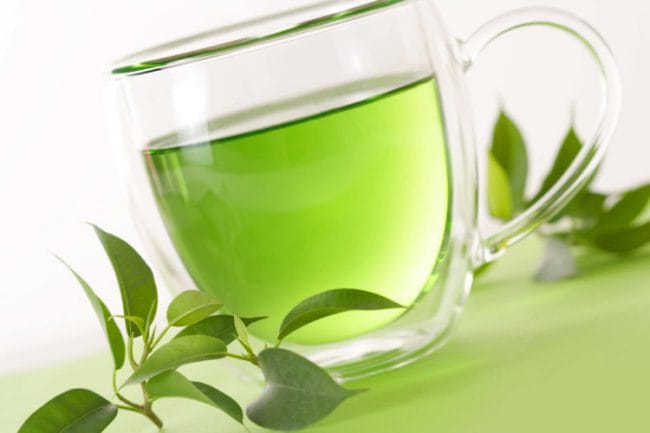 Dengan meminum teh hijau dapat membantu anda menurunkan kadar lemak