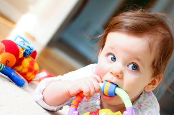 tahap perkembangan anak bayi sensorimotor