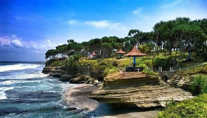 pantai dekat green canyon pangandaran