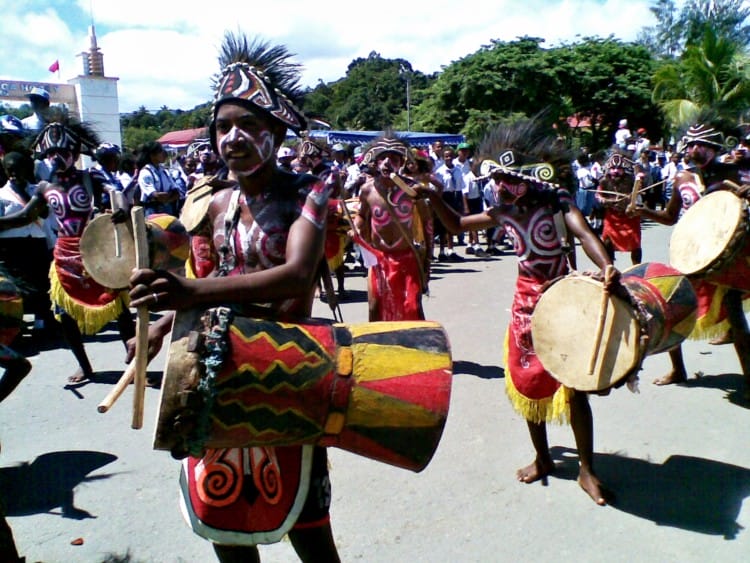 Kesenian suling tambur yang istimewa