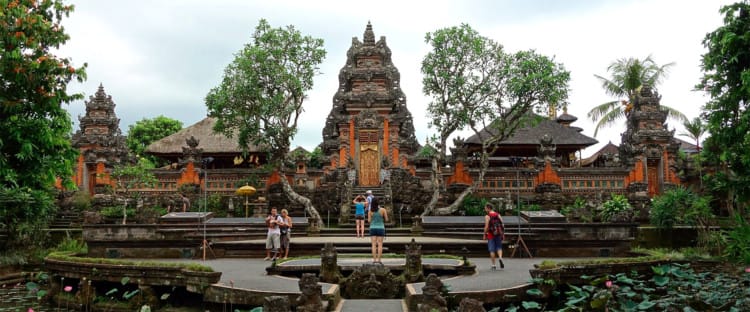 wisata puri saren agung ubud