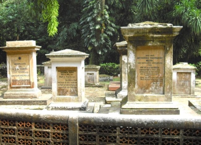 Komplek Pemakaman Belanda Kuno di Kebun Raya Bogor