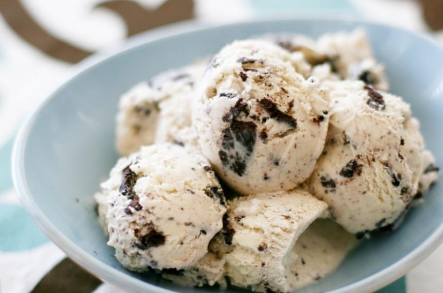 Cara Membuat Cookies 'n' Cream Ice Cream