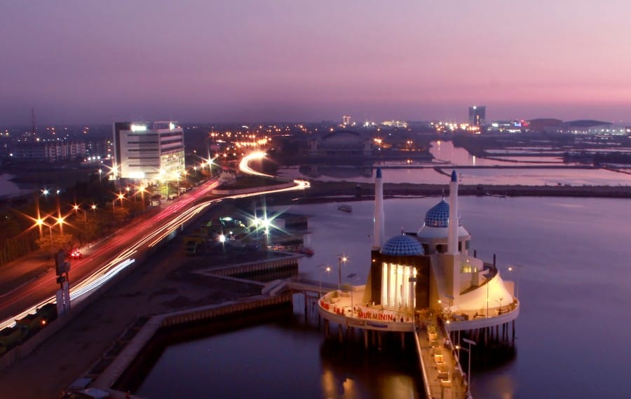 Masjid pantai losari Makassar