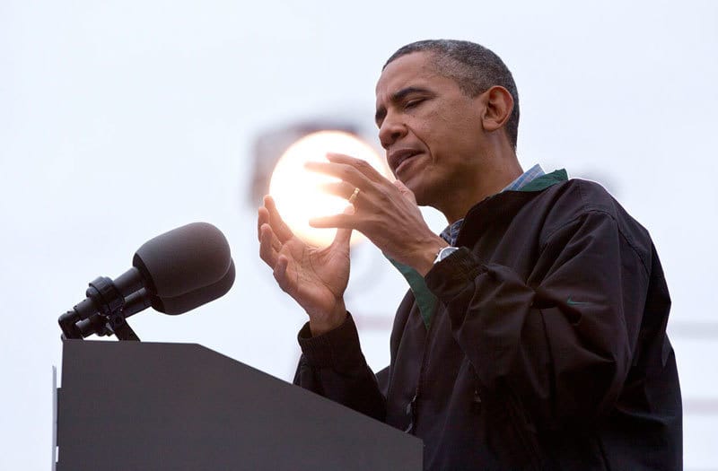 Foto Lucu Obama Memegang Matahari