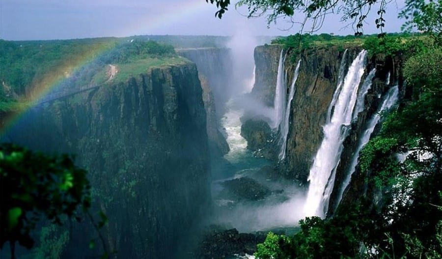 Pelangi di Air Terjun Zambia