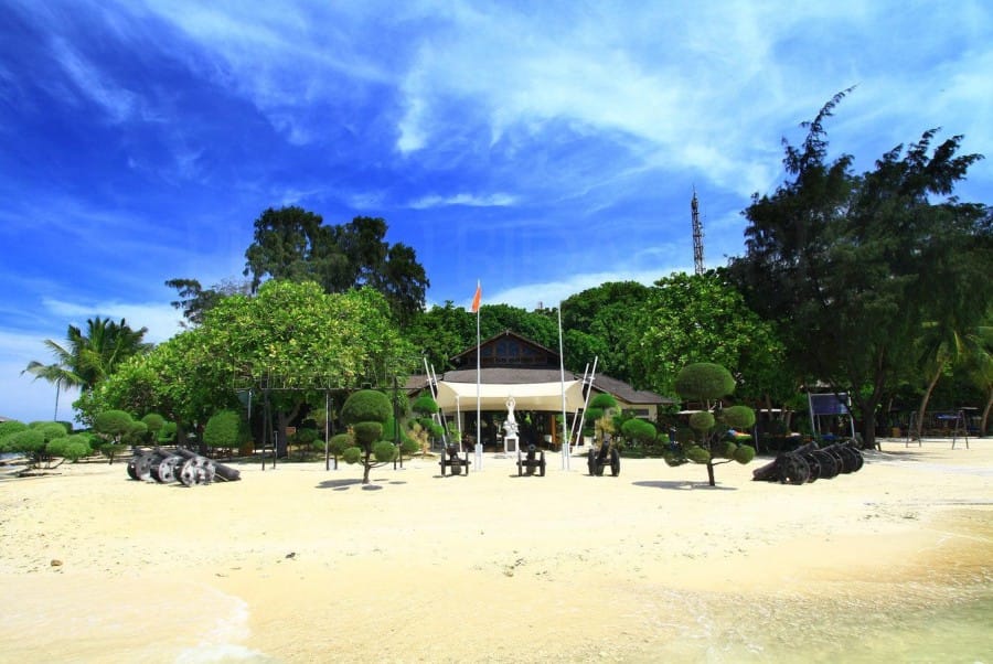 Pulau Bidadari di Kepulauan Seribu