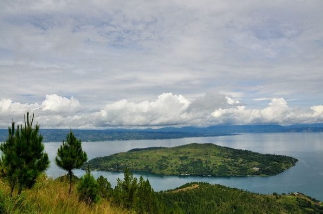 Pulau Sibandang di Danau Toba