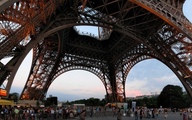 Proyek Pembangunan Menara Eiffel 