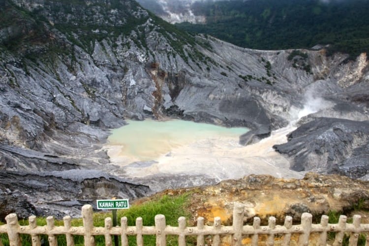 Gunung Tangkuban Perahu kawah Ratu