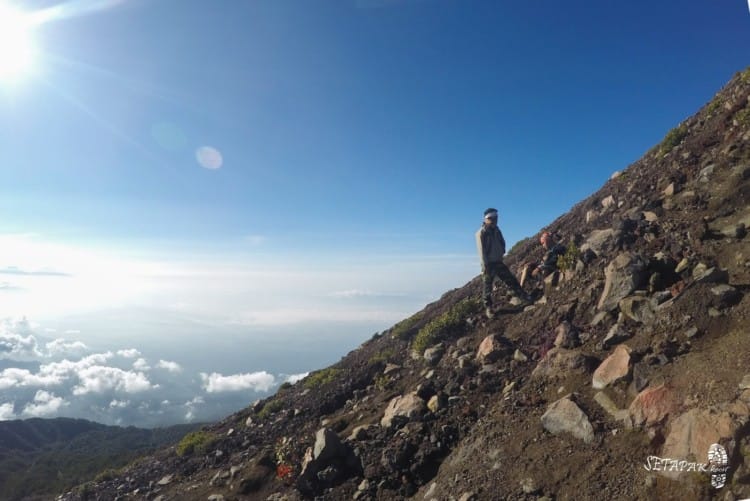 Mendaki Gunung Slamet